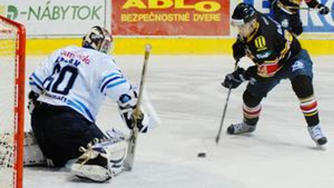 Premiéru v národnom drese zažije aj útočník Zvolena Vladislav Baláž (vpravo).