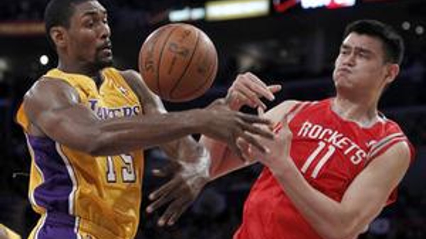 Jao Ming s Ronom Artestom.