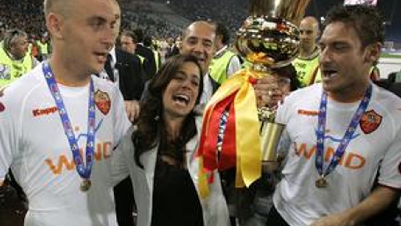 Rosella Sensiová spolu s Francescom Tottim (vpravo) a Danielem De Rossim.