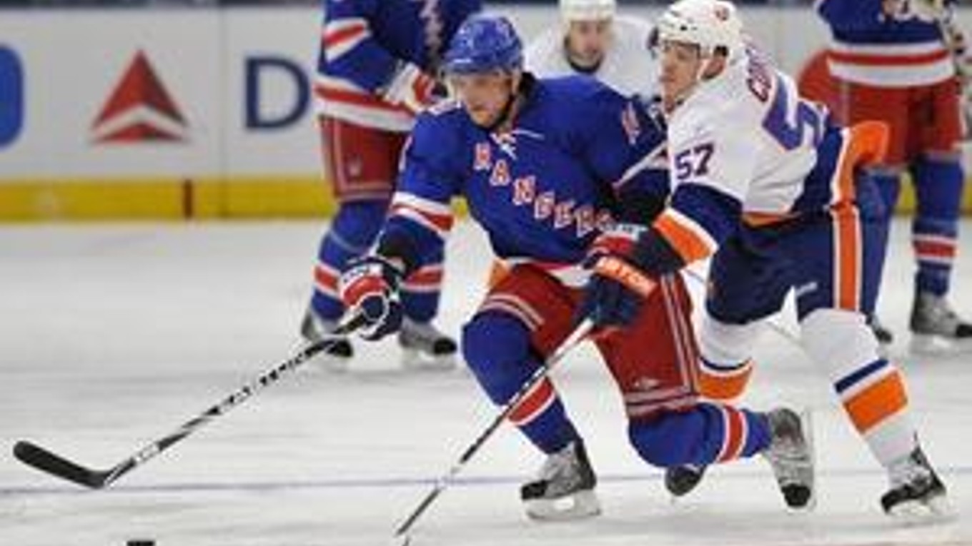 Marián Gáborík pomohol k výhre Rangers nad Islanders dvoma bodmi.