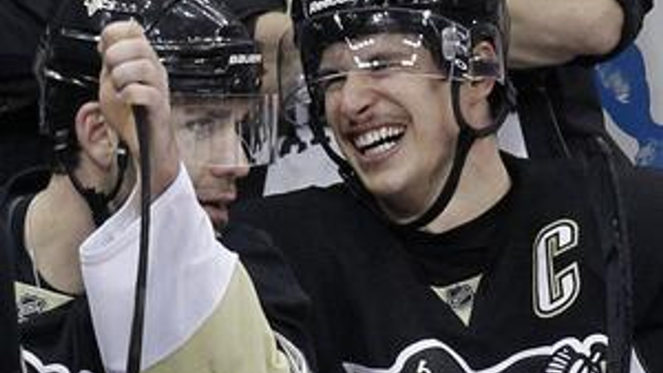 Sidney Crosby (vpravo) a Pascal Dupuis.