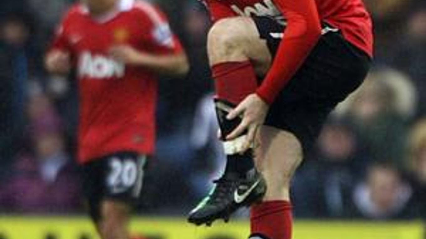 Wayne Rooney dal gól z hry po deviatich mesiacoch. V závere zápasu ho kĺzačkou zranil Chris Brunt. Útočník United bude chýbať niekoľko týždňov.