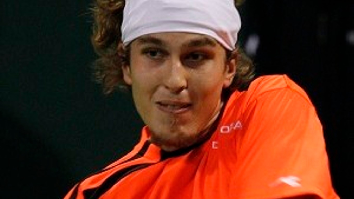 Lukáš Lacko v zápase proti Rafaelovi Nadalovi.