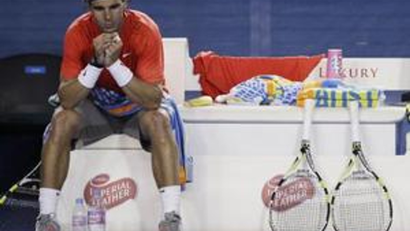 Rafael Nadal prehral s Davidom Ferrerom prekvapujúco hladko v troch setoch.