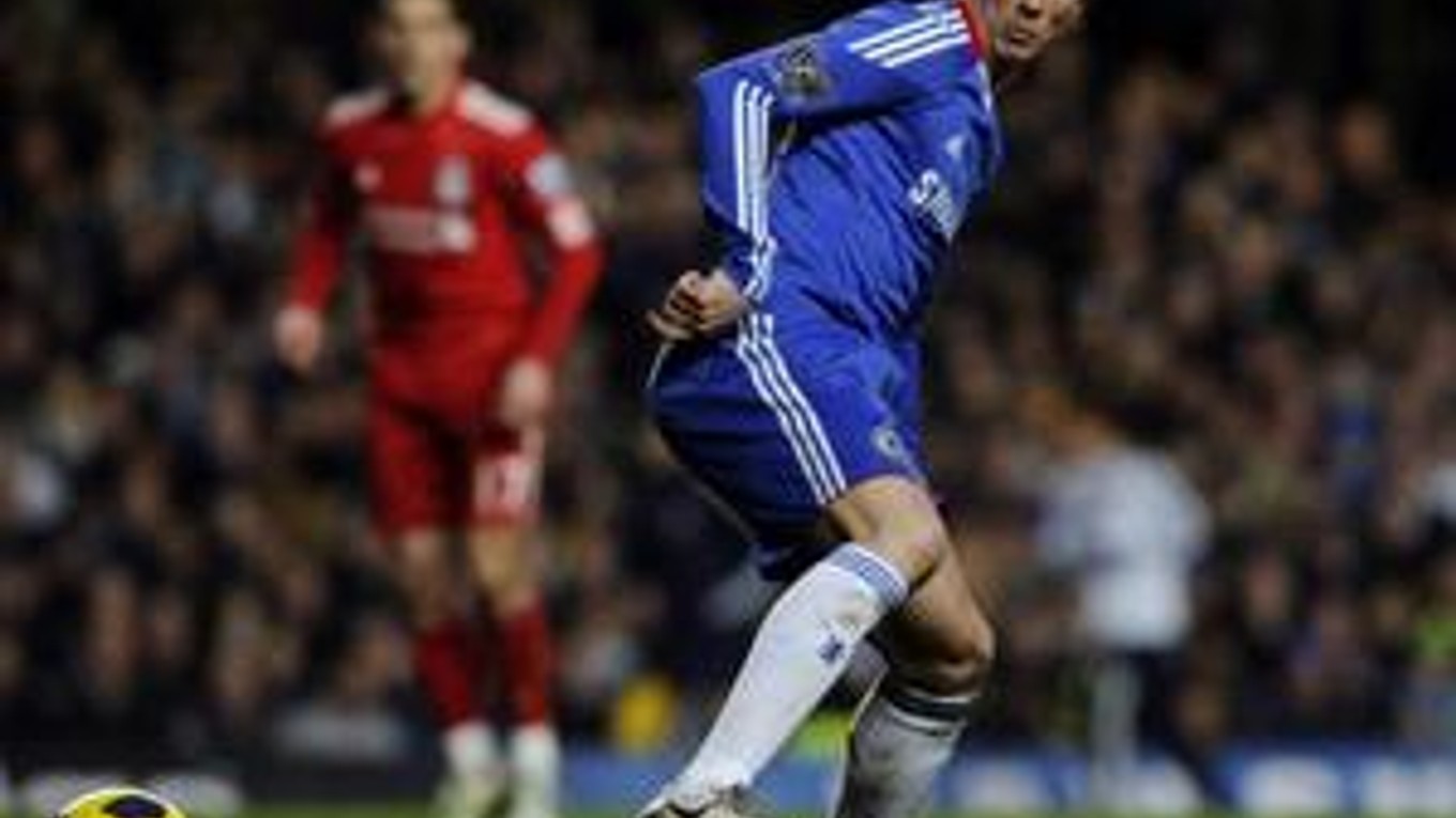 Fernando Torres debutoval v drese Chelsea, ale londýnsky klub prehral s jeho bývalým klubom Liverpool FC.