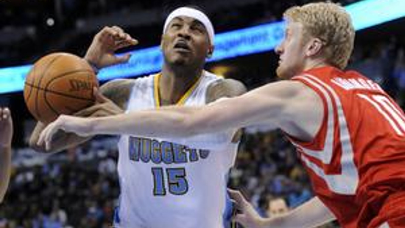 Carmelo Anthony nastrieľal proti Houstonu 50 bodov, ale Denver napokon prehral.
