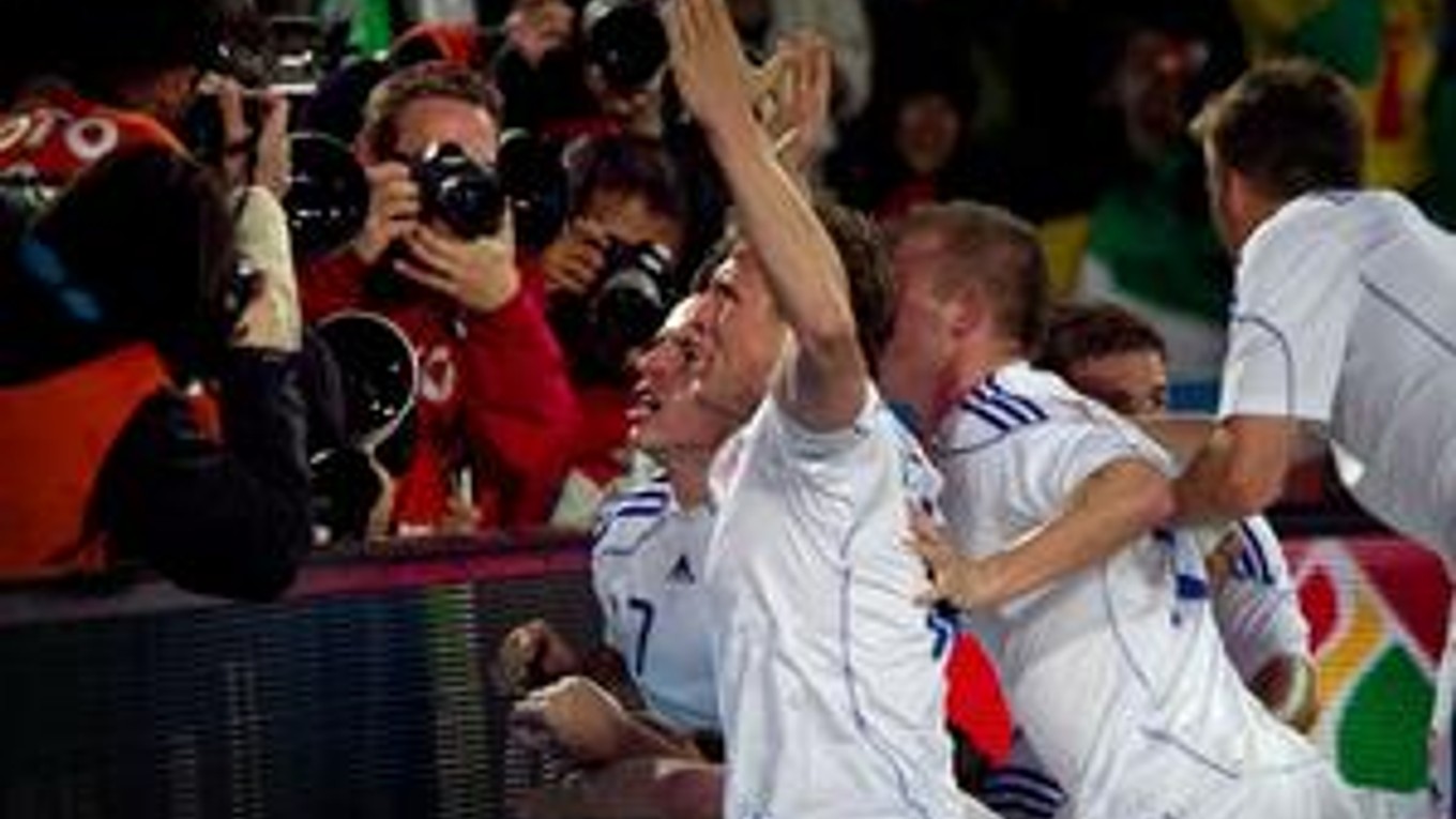 Slovenská futbalová radosť a novinári z celého sveta. Infarktový zápas s Talianskom patrí k najlepším v rámci celého šampionátu.