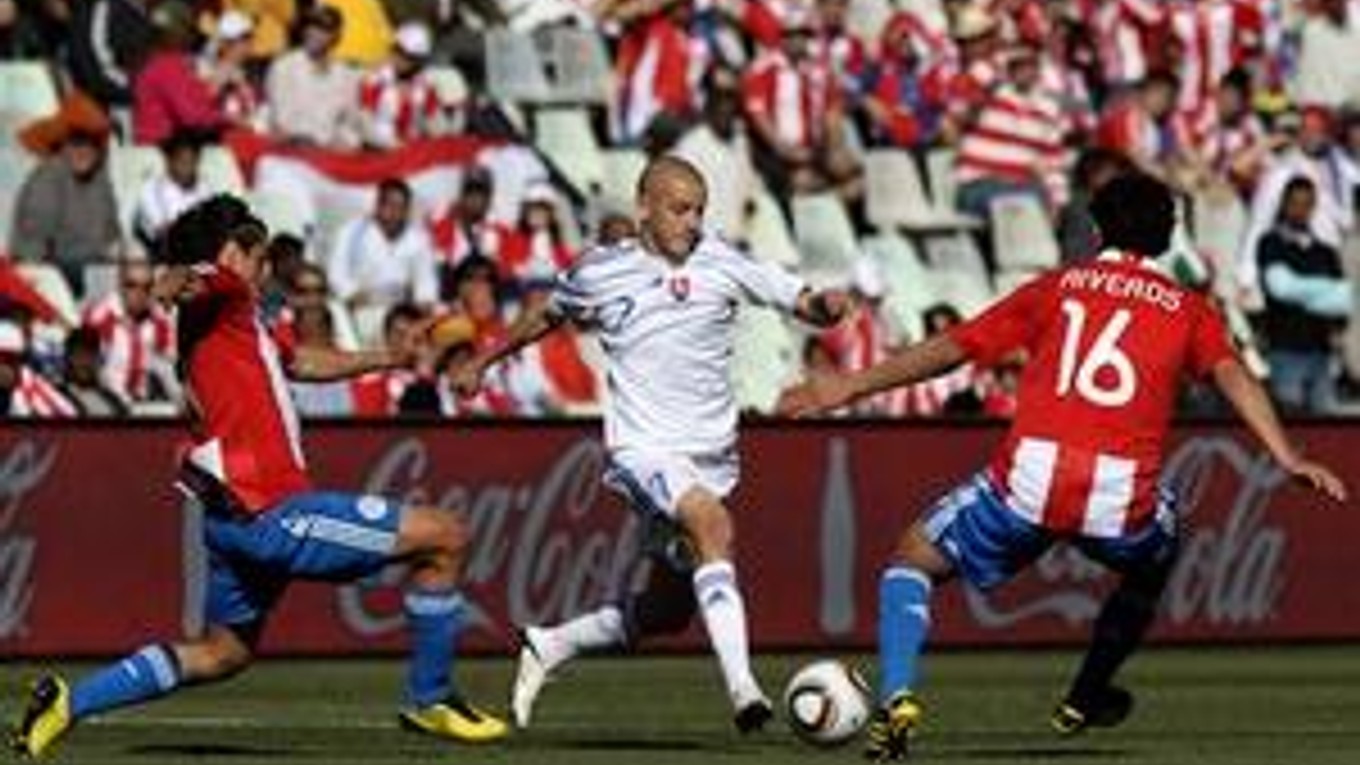 Vladimír Weiss v zápase s Paraguajom.