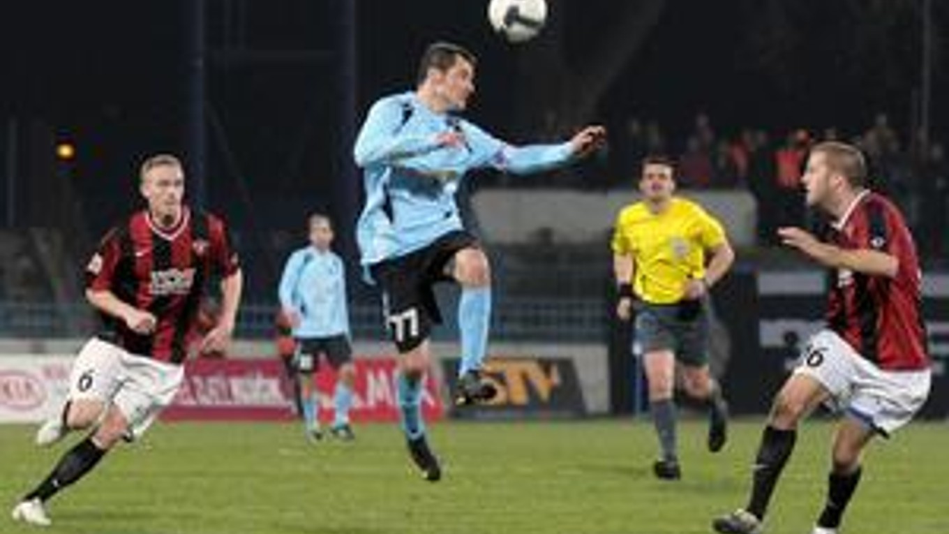 Róbert Rák (v strede)