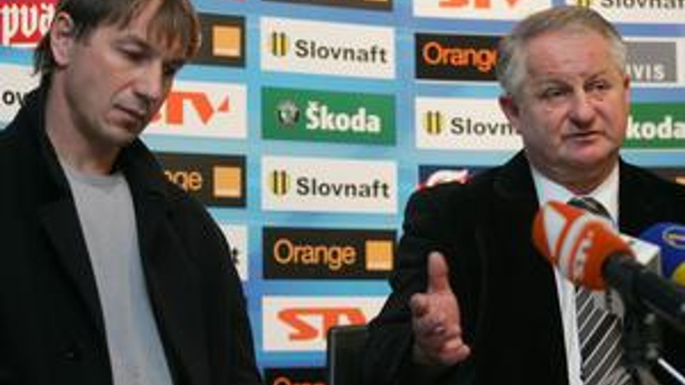 Tréner Rigy Július Šupler (vpravo)so súčasným generálnym manažérom slovenskej reprezentácie Petrom Bondrom.