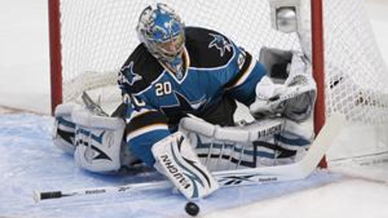 Jevgenij Nabokov odchytal desať sezón v drese San Jose Sharks. Od nového ročníka bude hrať v KHL v drese SKA Petrohrad.