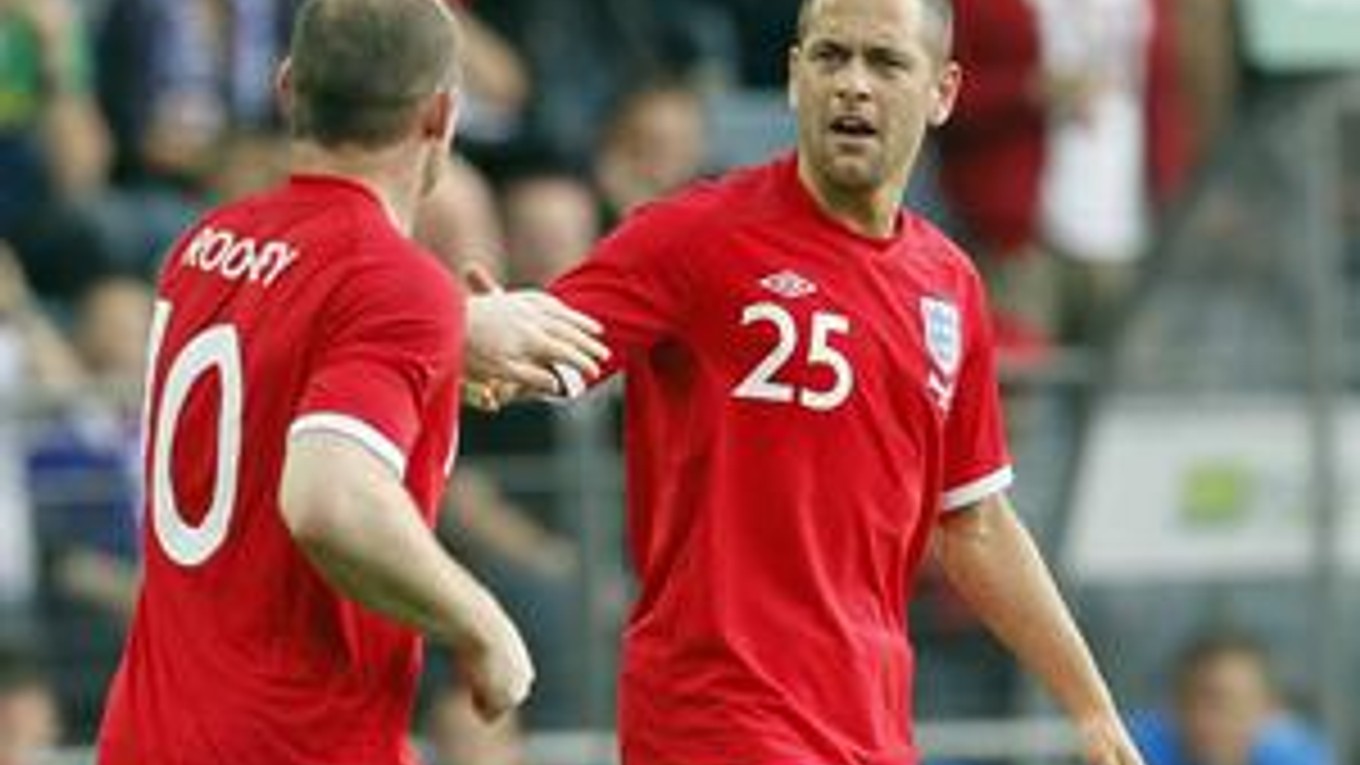 Joe Cole (vpravo) s Waynom Rooneym.