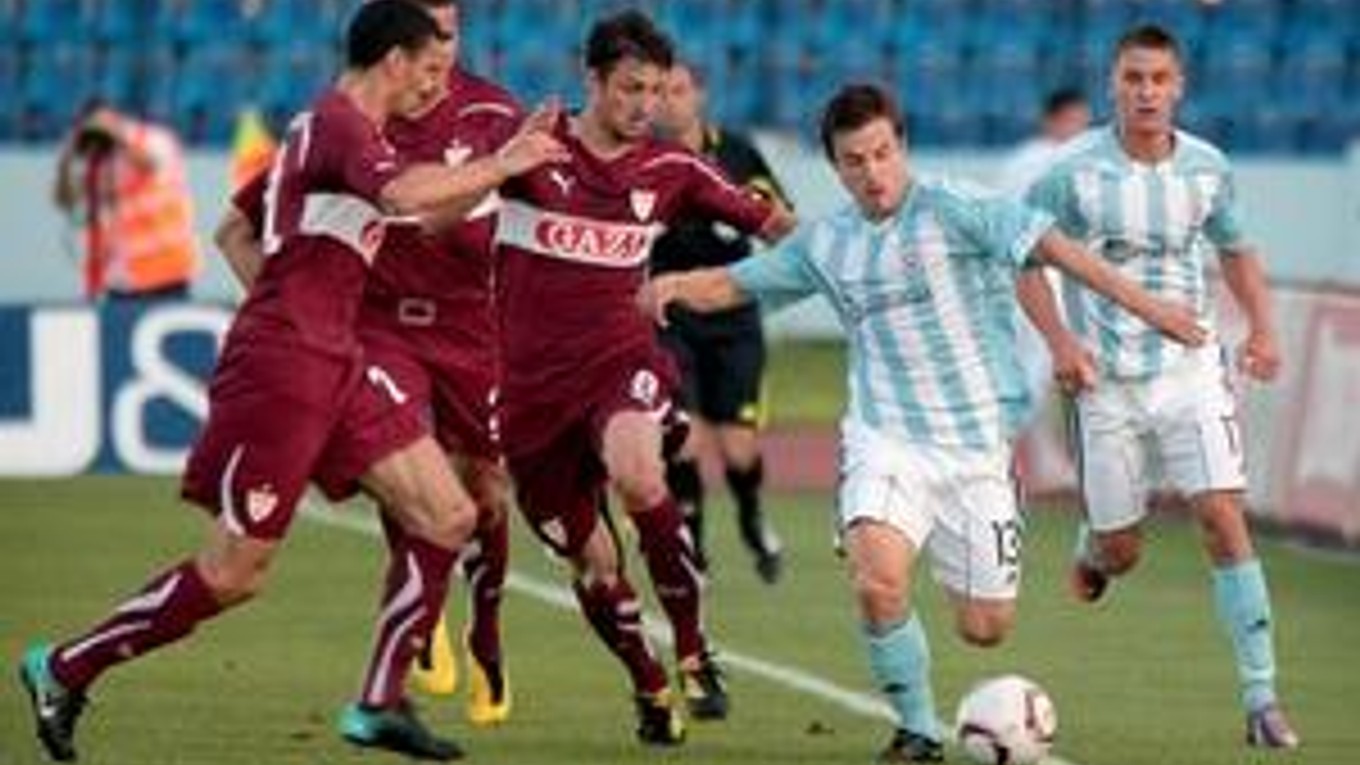 Futbalisti Slovana prehrali v prvom zápase so Stuttgartom tesne 0:1.