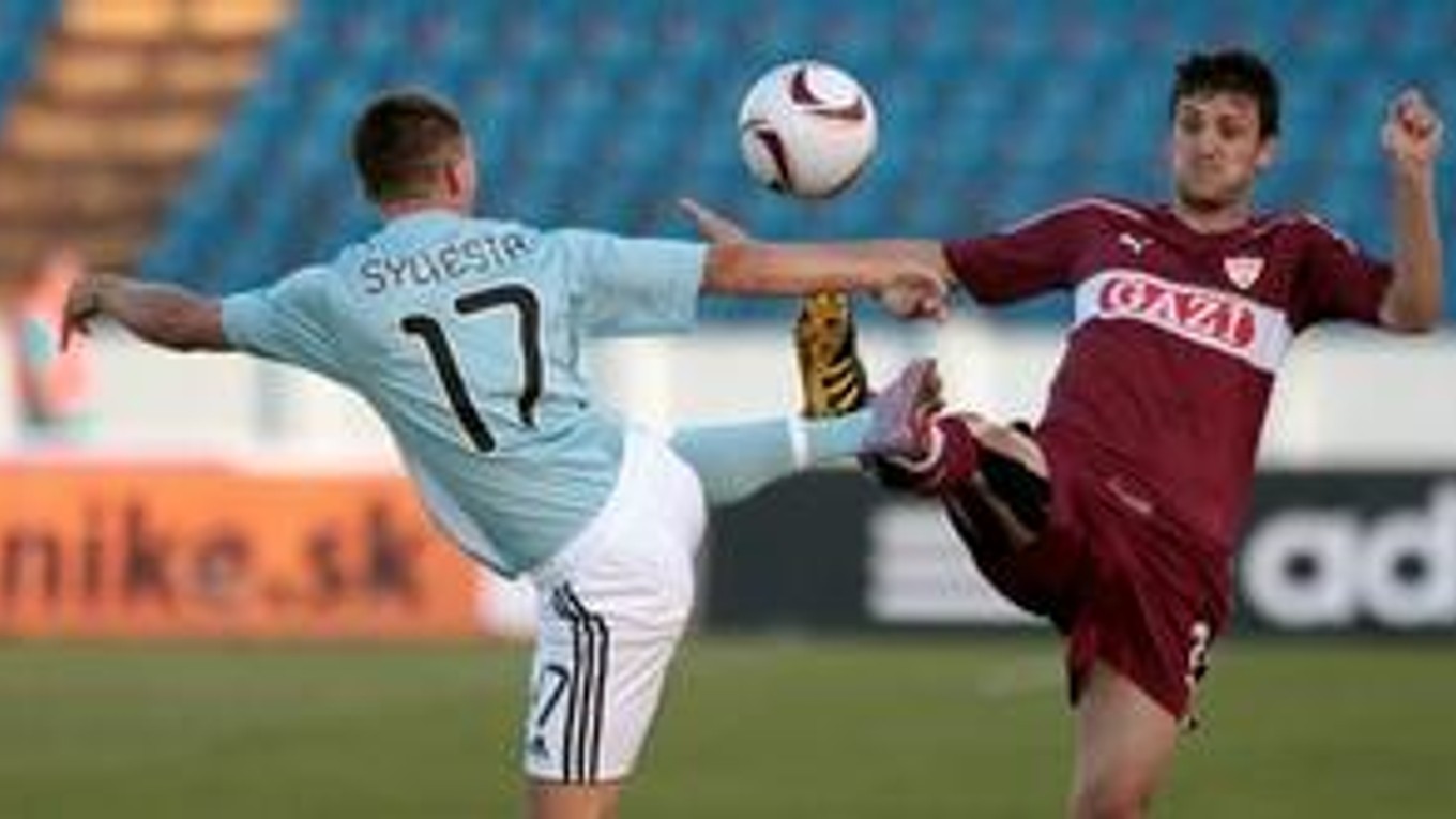 Odvetný zápas Slovana Bratislava s VFB Stuttgart je na pláne vo štvrtok.