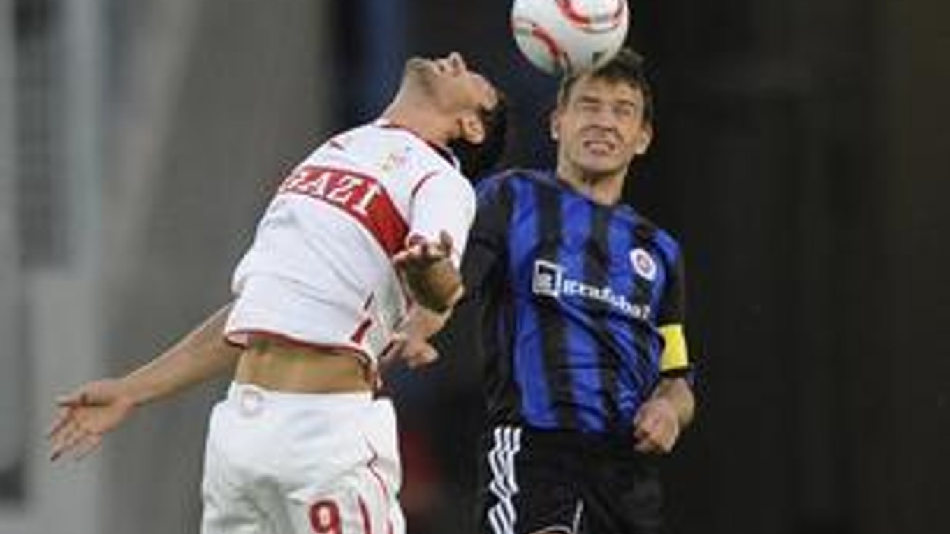 Futbalisti Slovana Bratislava mali blízko k vyradeniu favorizovaného Stuttgartu.