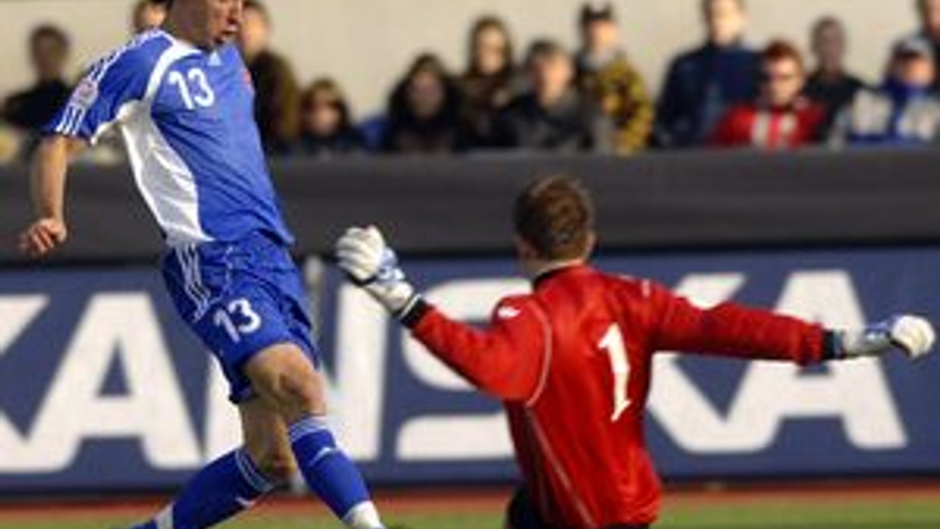 Filip Hološko (v modrom)