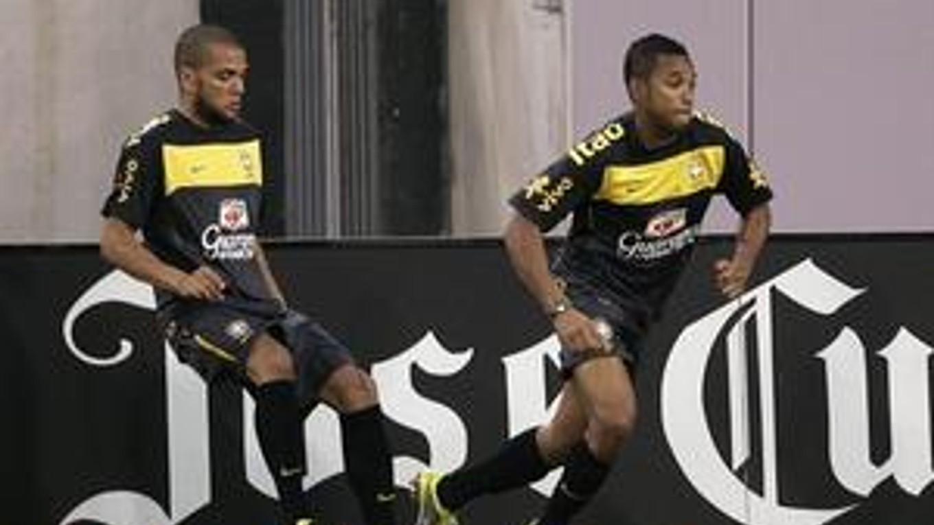 Robinho (vpravo) na tréningu brazílskej reprezentácie.
