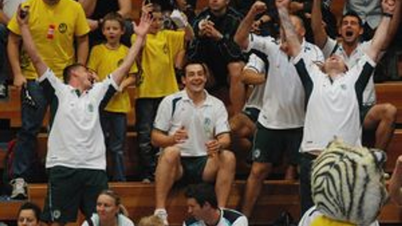 Prešovský postup do Ligy majstrov potvrdil už sobotňajší večerný zápas a výhra Bregenzu nad Drammenom. Tatko po jeho skončení oslavovali hráči Tatrana priamo v hľadisku.