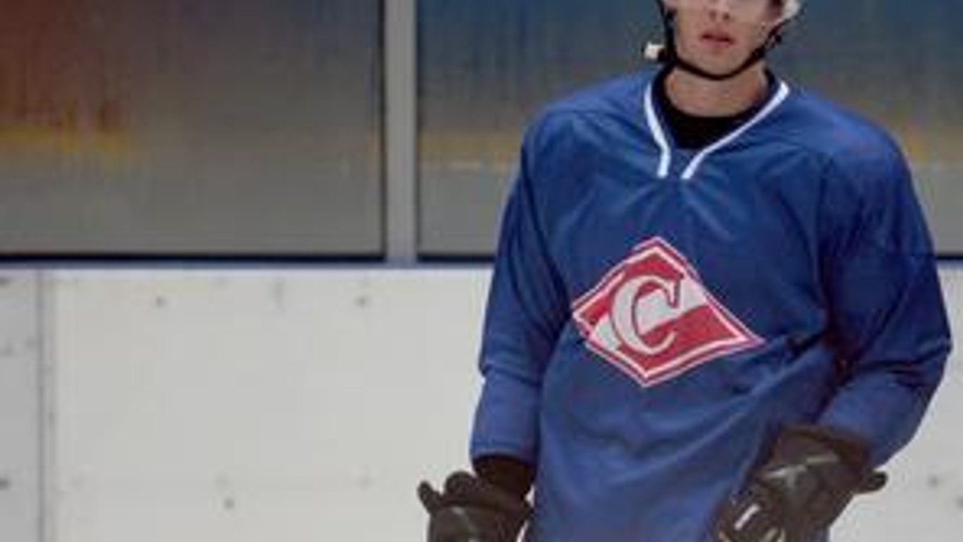 Juraj Mikúš reprezentoval Slovensko na majstrovstvách sveta 2008 v Halifaxe a 2009 v Zürichu. Vlani hral v americkej AHL, pred novou sezónou zamieril do KHL.