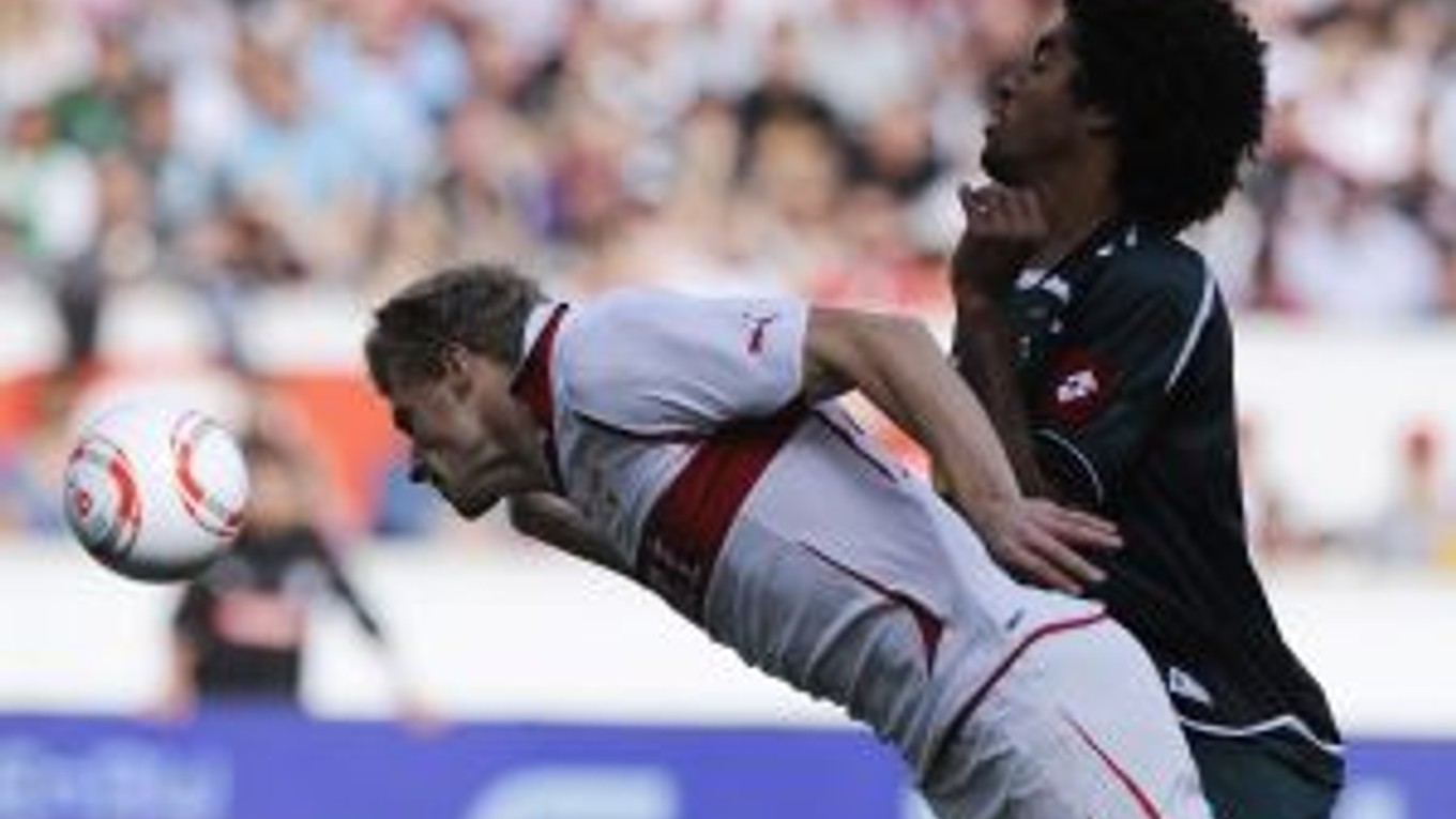 Pavel Pogrebňak (v bielom) zaznamenal hetrik.