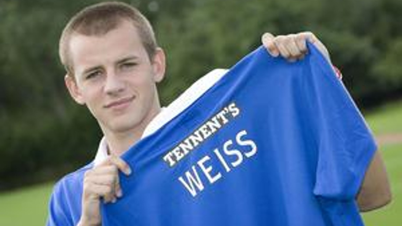 Vladimír Weiss mladší s dresom Rangers.