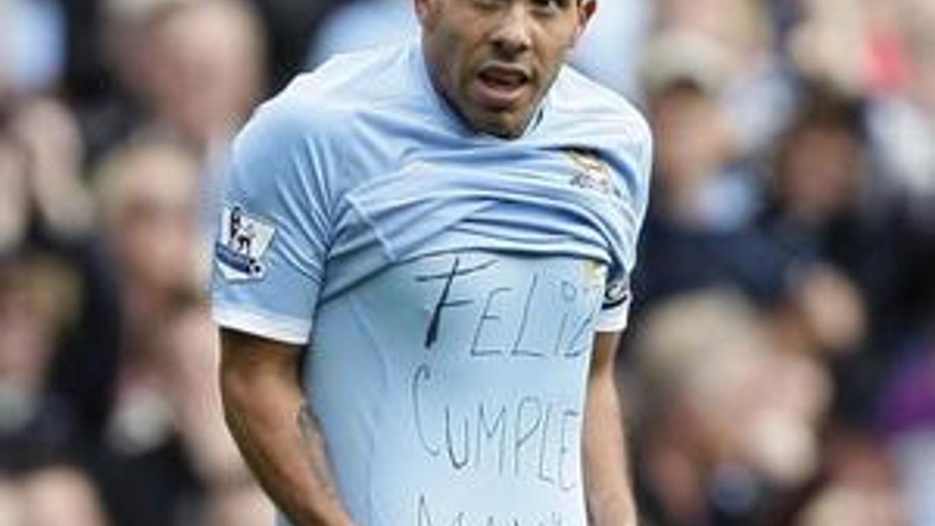 Carlos Tévez rozhodol duel Man City - Chelsea (1:0).