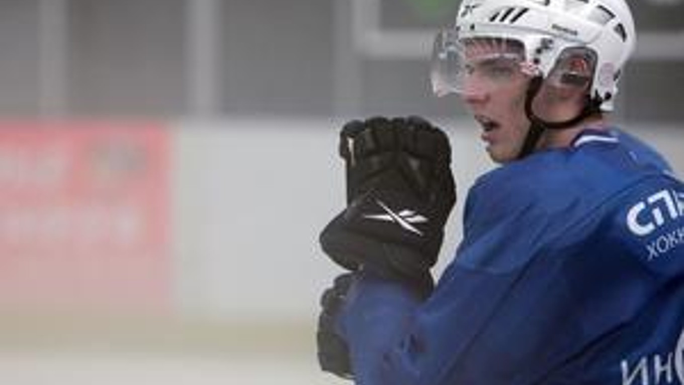 Juraj Mikúš si vlani vyskúšal farmu v Amerike, teraz zakotvil  v lotyšskej Rige. Center tretieho útoku Dinama  stále čaká na svoj prvý gól v KHL