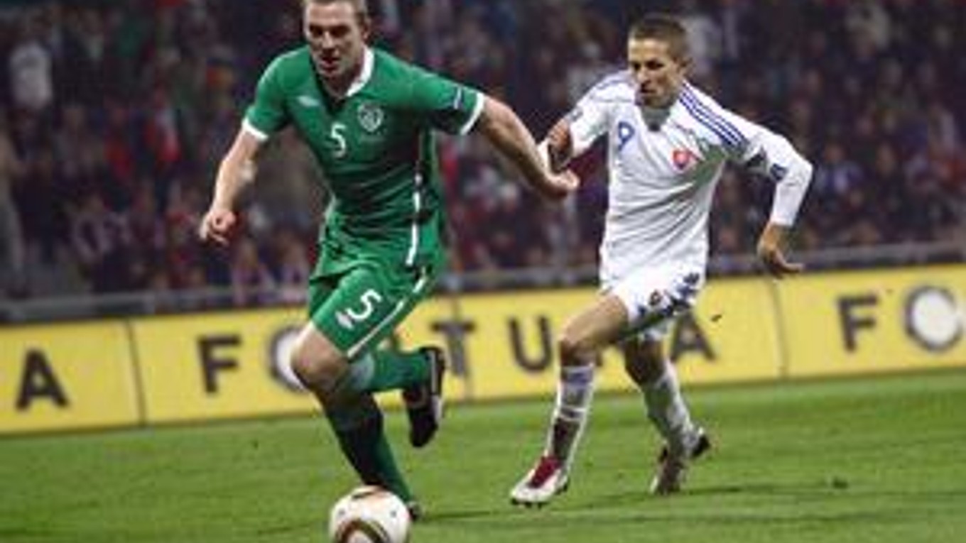 Stanislav Šesták (vpravo) doháňa Richarda Dunna.