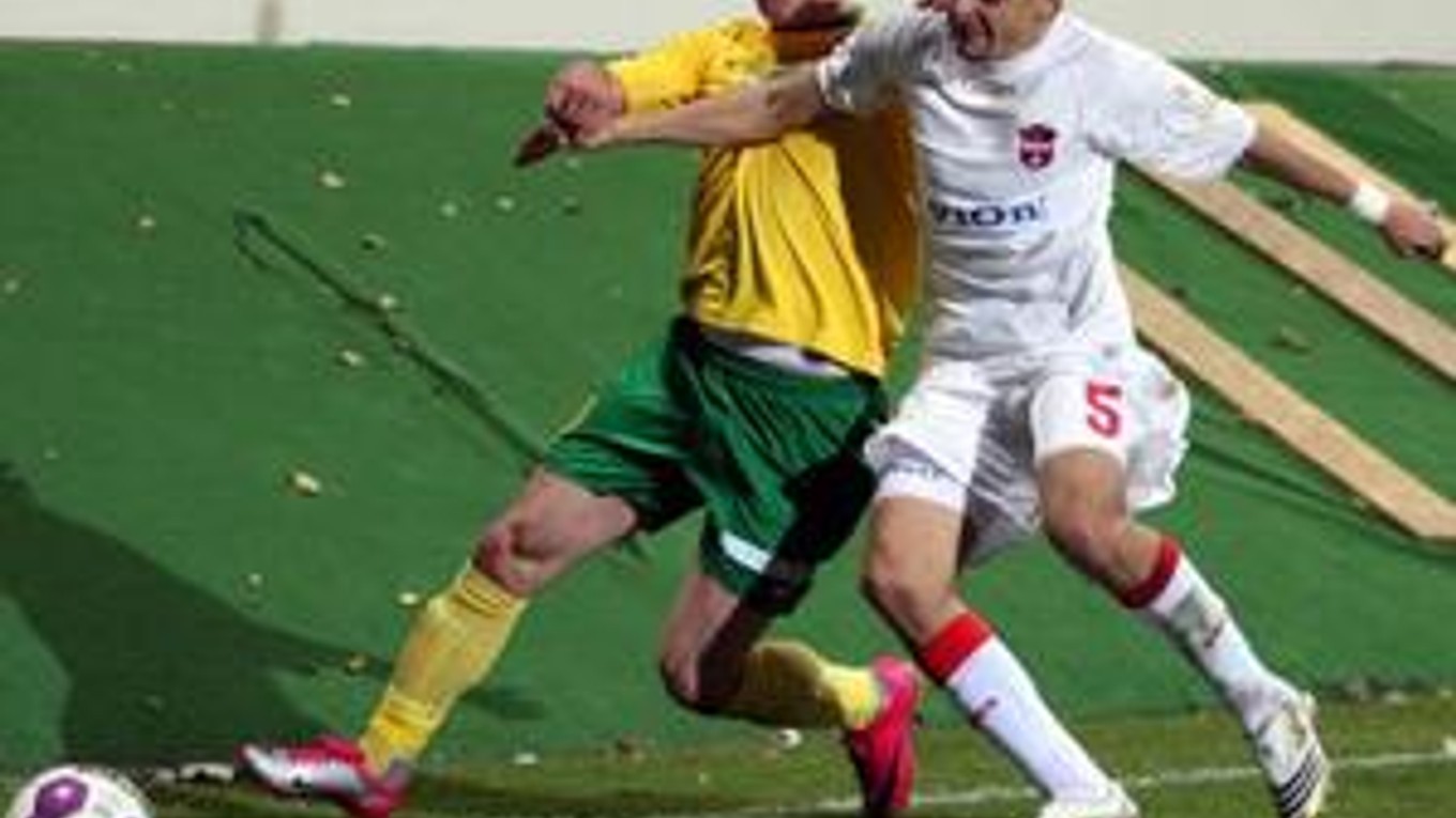 Tomáš Majtán (vľavo) strelil prvý hetrik v Corgoň lige.