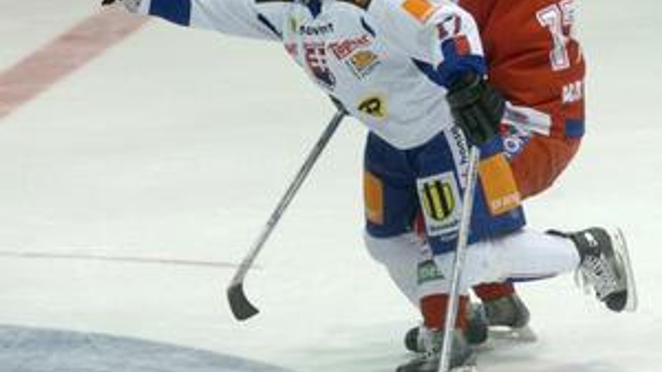 Peter Podhradský v drese reprezentácie.