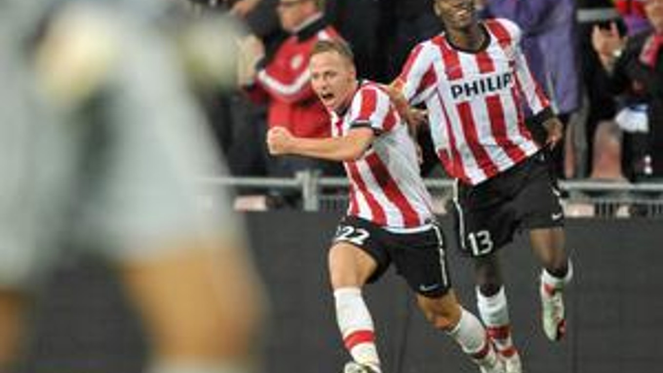 Autor dvoch gólov Balázs Dzsudzsák (vľavo).