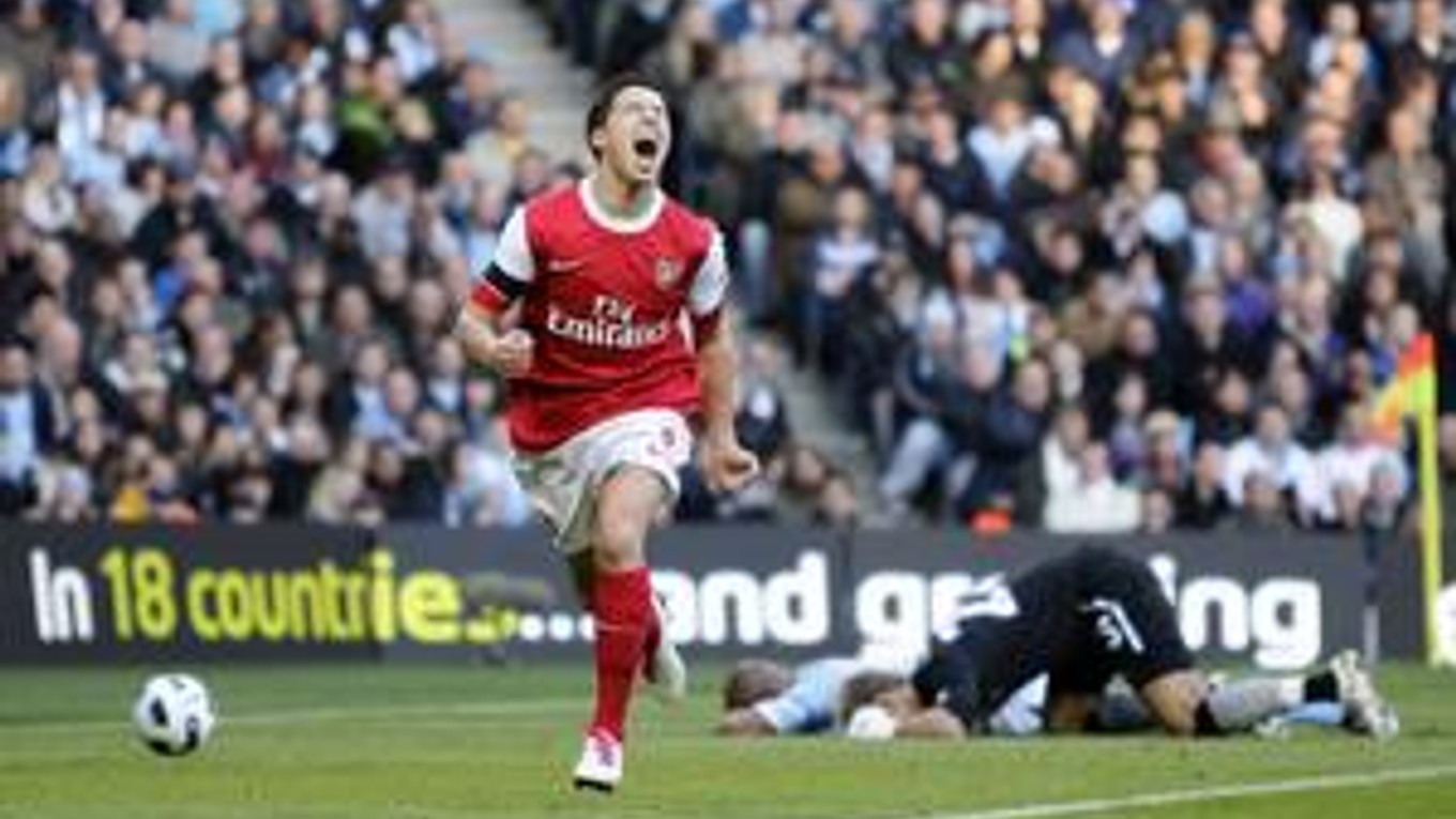Samir Nasri (Arsenal) patril k najlepším na ihrisku. Dal prvý gól, na tretí prihral.
