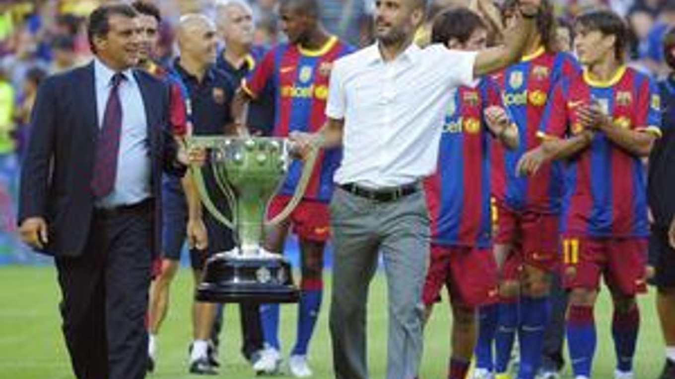 Joan Laporta (vľavo) a Pep Guardiola.