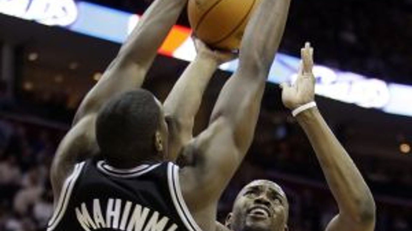 Cavs zdolali Spurs tesne o dva body.