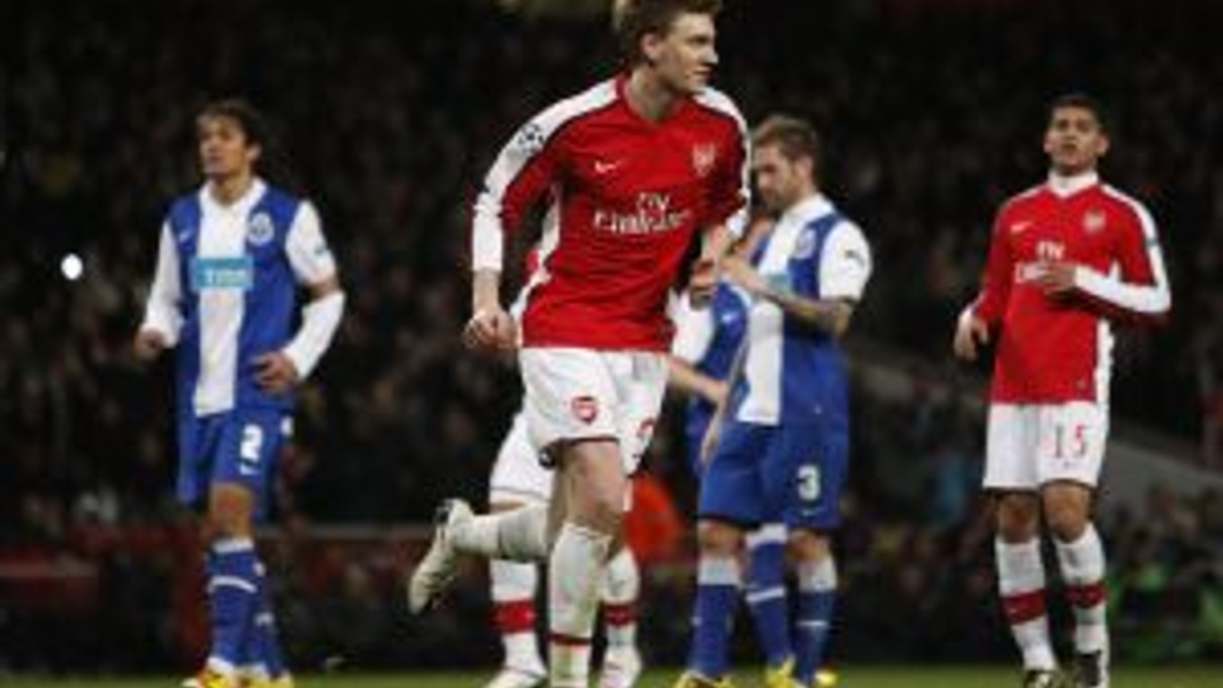 Nicklas Bendtner strelil Portu tri góly.