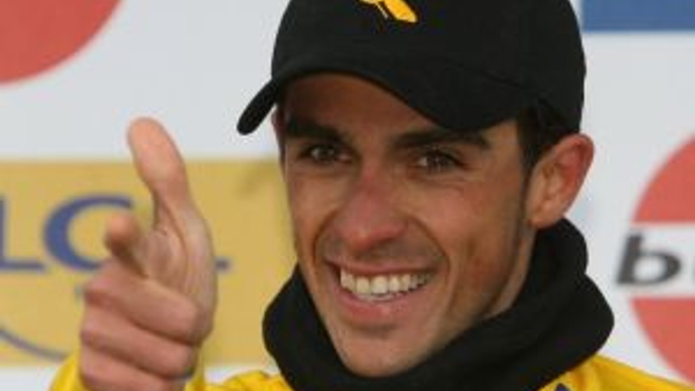 Líder pretekov Alberto Contador