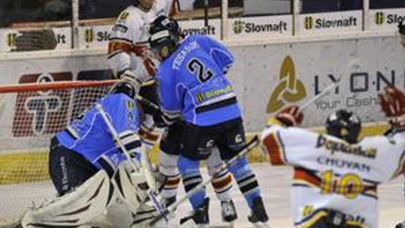 Zvolenskí hokejisti vyhrali na ľade Slovana Bratislava prekvapujúco vysoko.