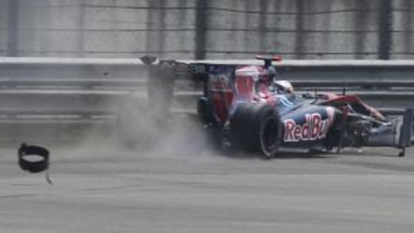 Sebastian Buemi mal pri nehode šťastie.