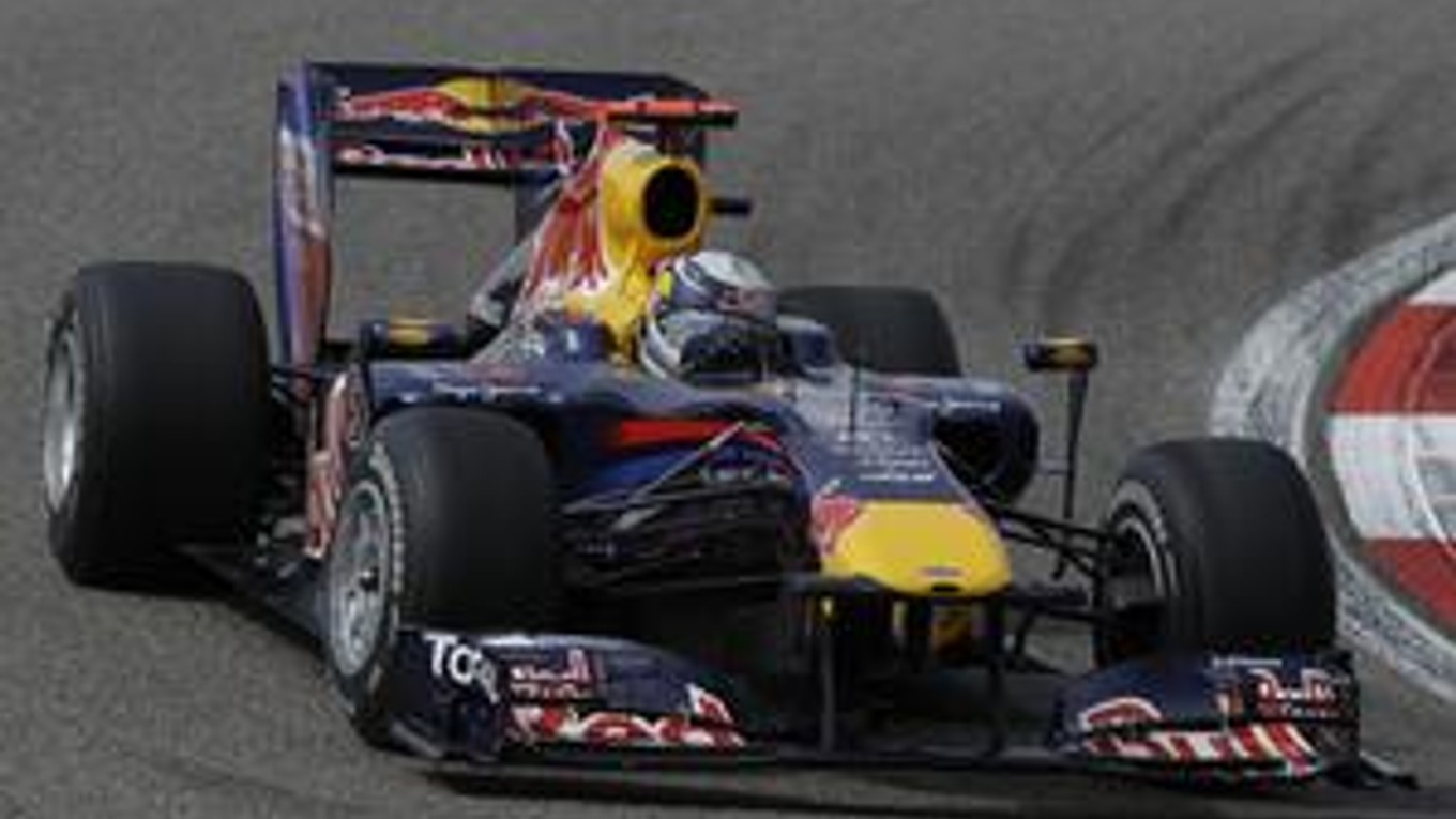 Sebastian Vettel na vozidle stajne Red Bull.