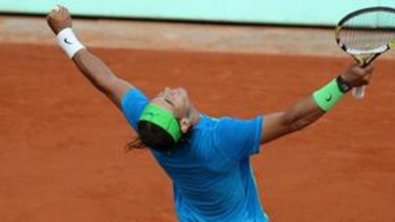 Radosť Rafaela Nadala po piatom postupe do semifinále Roland Garros.