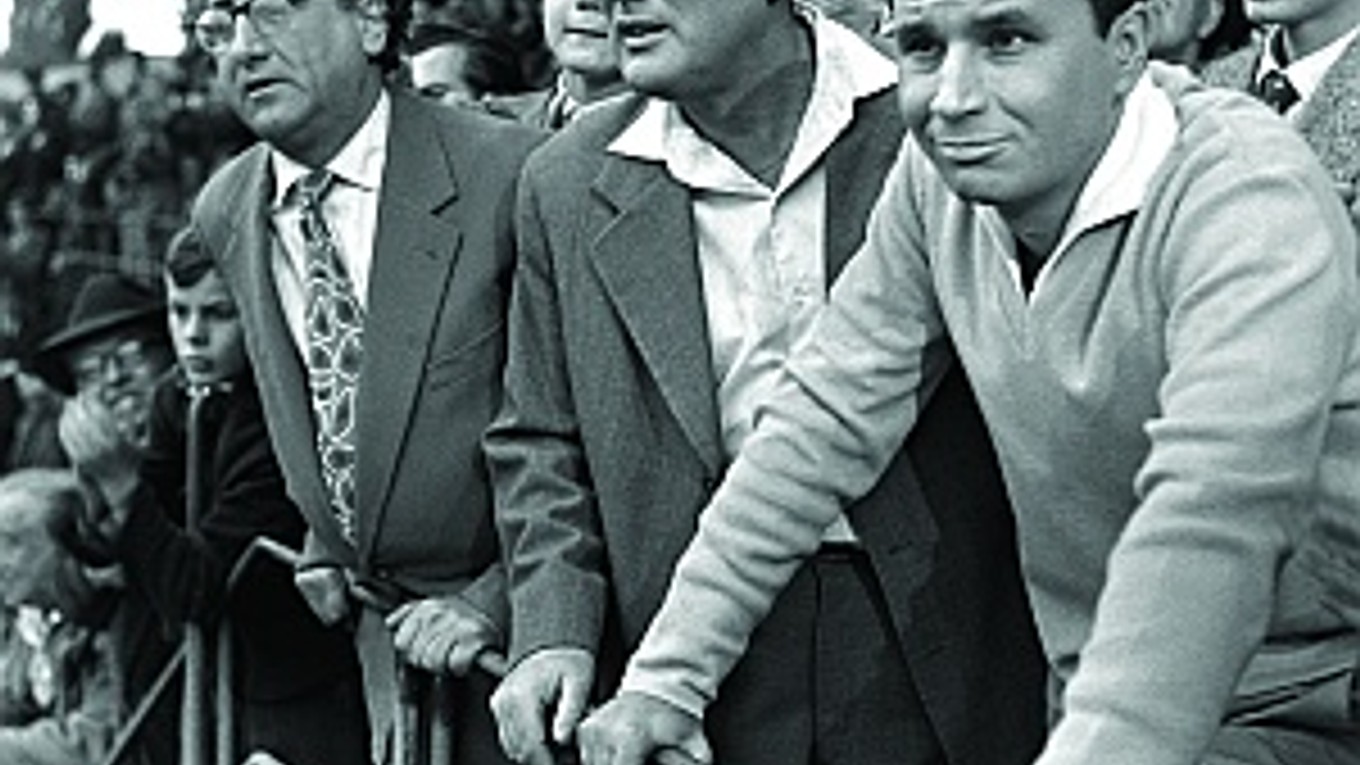 Arnošt Garlatty, František Dibarbora a Anton Mrvečka – skalní fanúšikovia, ktorí sa napriek všetkým úskokom a lestiam dostali z vytúženého zápasu Československo – Brazília do ofsajdu