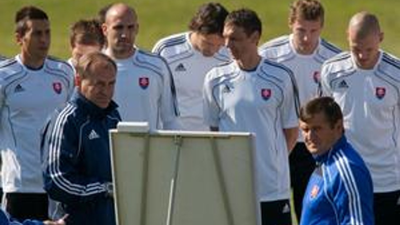 Slovenskí futbalisti na tréningu.
