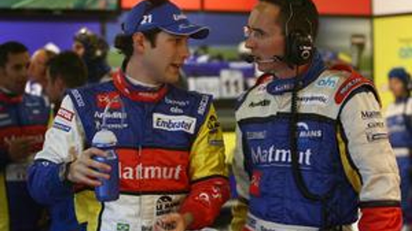 Brazílsky jazdec Bruno Senna (vľavo).