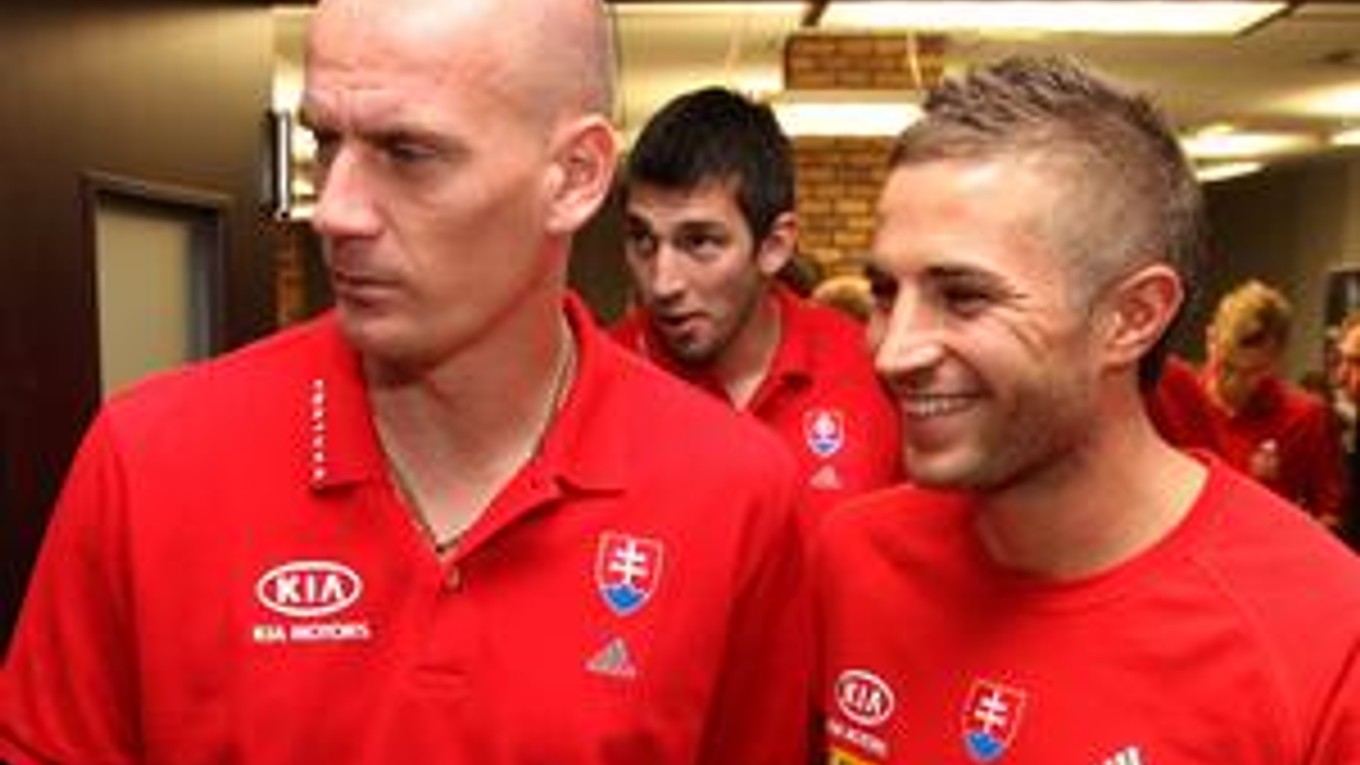 Miroslav Karhan (vľavo) a Stanislav Šesták na zrazi v Senci pred priateľským dvojzápasom s USA a Čile.