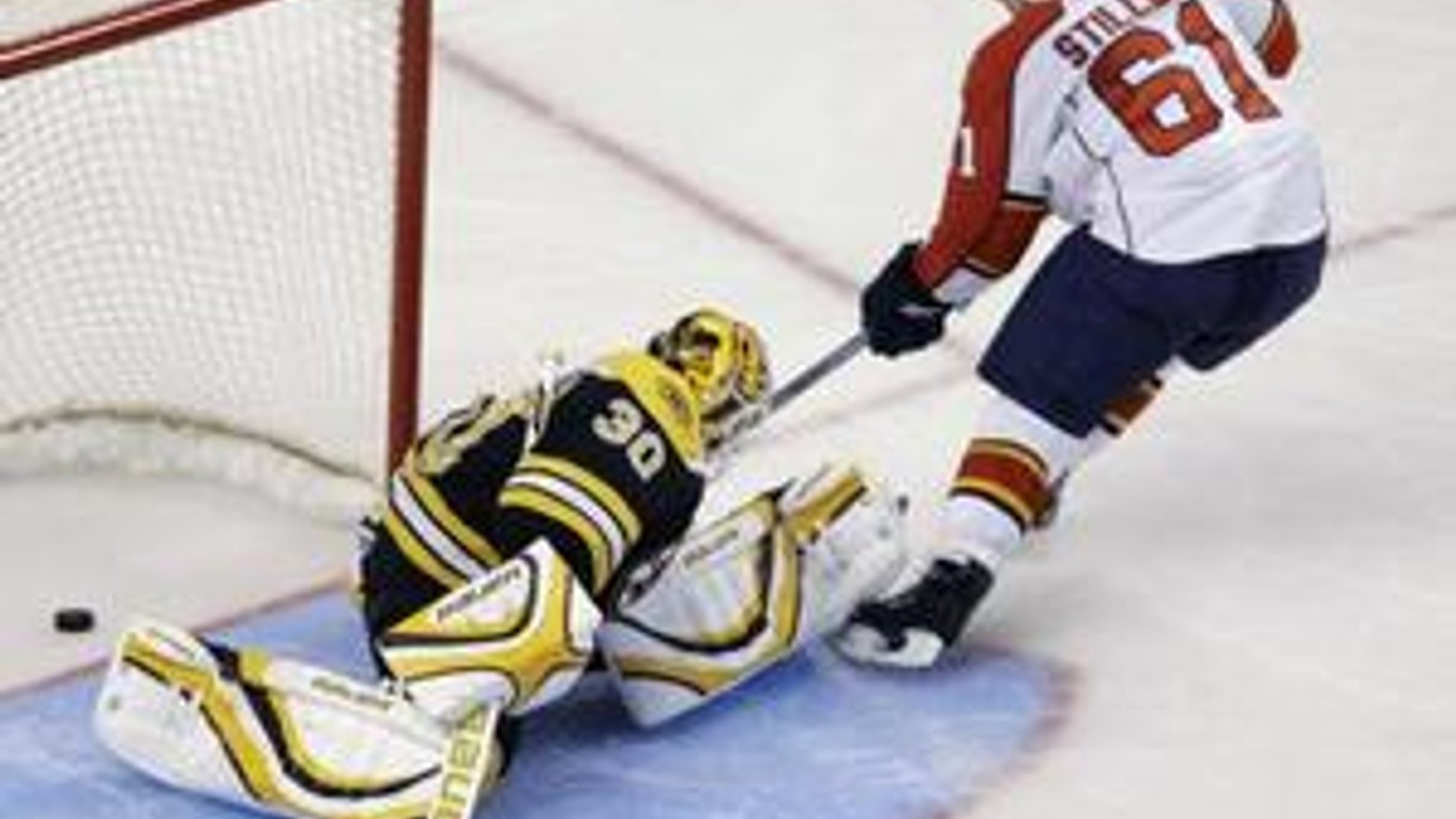 Corey Stillman z Floridy premieňa rozhodujúci nájazd proti Bostonu.