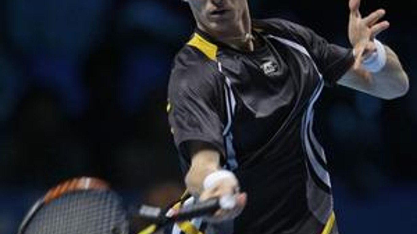 Nikolay Davydenko zdolal v semifinále Masters v Londýne Rogera Federera.