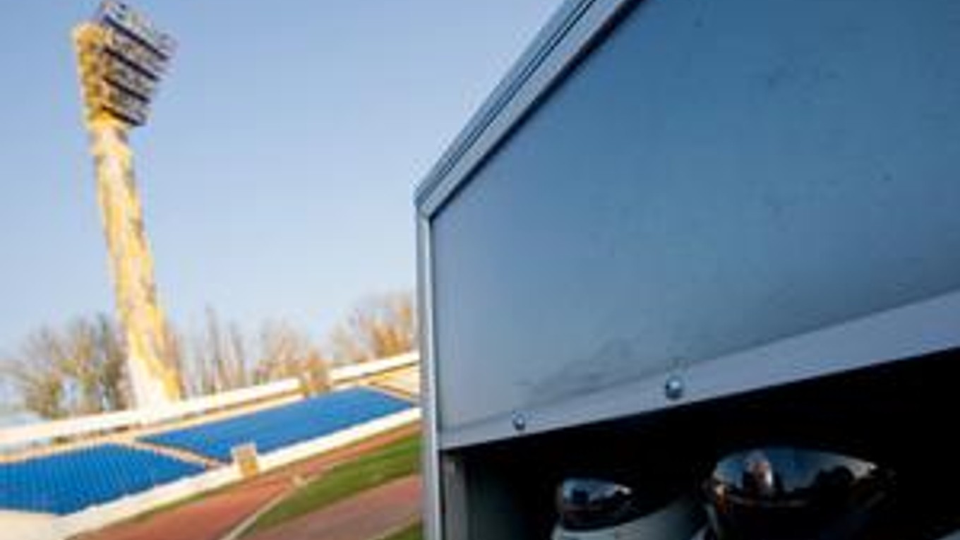 Kamery na Pasienkoch monitorujú dianie na tribúnach.