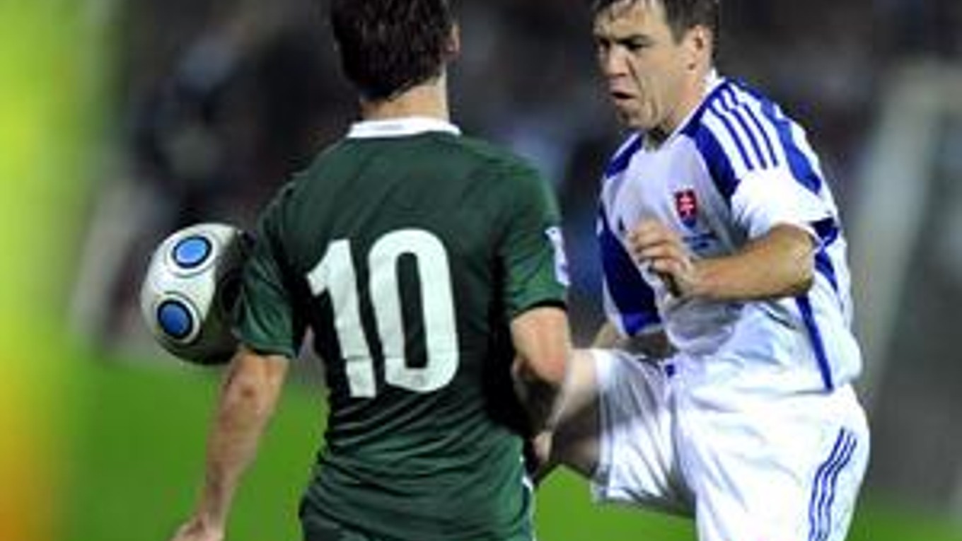 Radoslav Zabavník (vpravo) v drese slovenskej reprezentácie.