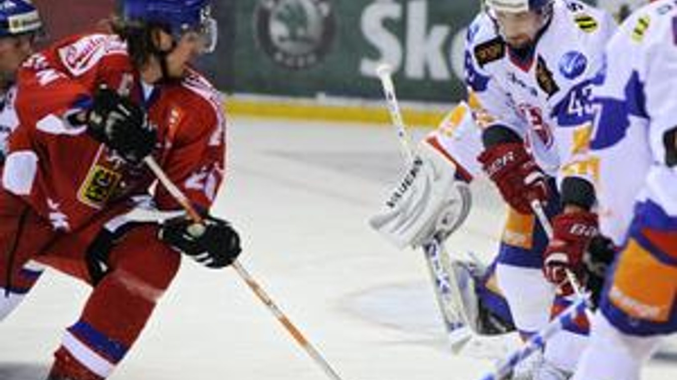 Jaroslav Obšut (vpravo) v drese slovenskej reprezentácie.