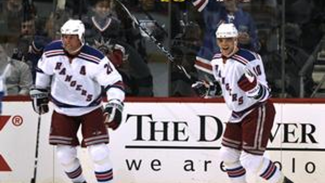 Marián Gáborík (vpravo) na tréningu utržil reznú ranu od brankára.